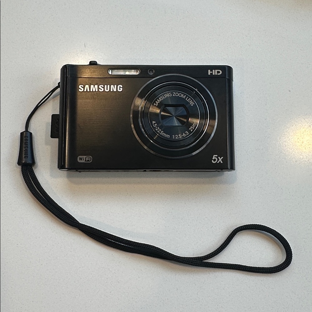 Samsung HD Black DV 300F Camera with 5x Zoom